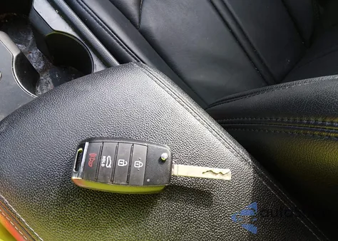 2018 Kia Optima S z USA, uszkodzony, nr VIN 5XXGT4L36JG219564